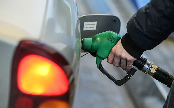 Розничные цены на бензин и дизтопливо снижаются четвертую неделю подряд.
