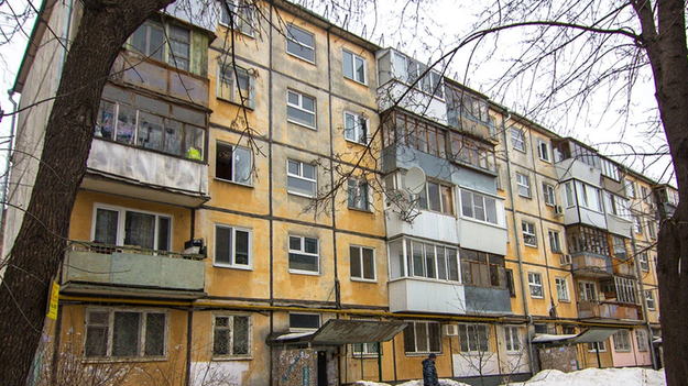 Согласно новому генплану столицы, пятиэтажные дома, которые строились в Киеве в 1960-1990-х годах, хотят модернизировать до 2040 года или же отдать на перестройку инвесторам.