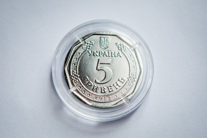 20 декабря Национальный банк ввел в обращение обновленные банкноты номиналом 50 гривен и монету номиналом 5 гривен.