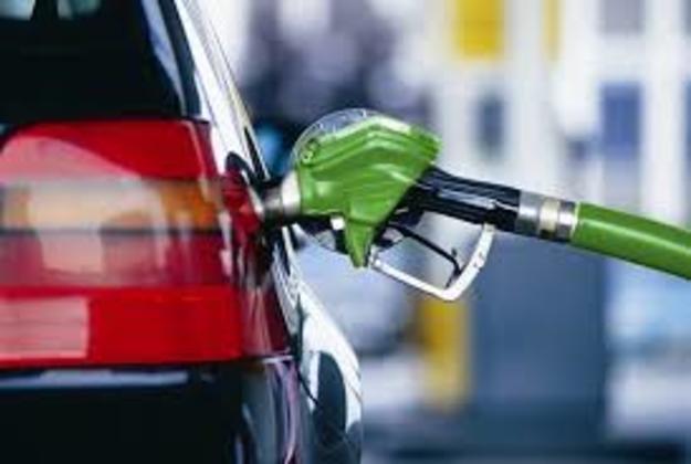 Сетевые операторы 24 декабря снизили цены на бензины и дизельное топливо на 0,5-1 грн за литр.