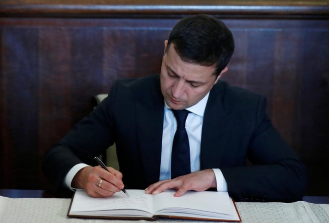 24 грудня президент Володимир Зеленський підписав законопроект 2047-Д про ліквідацію так званих «майданчиків Яценка», які заробляли на оцінці нерухомості.