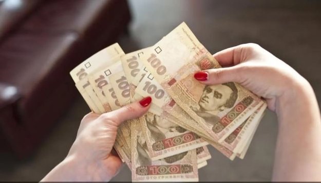 Средняя номинальная заработная плата штатного работника в Украине в ноябре составила 10 679 грн.