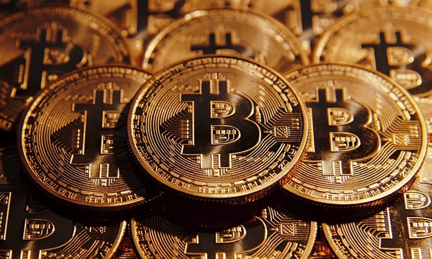 Крупнейшая цифровая валюта Bitcoin с июля 2010 года подорожала более чем на 9 миллионов процентов, — пишет Экономическая правда со ссылкой на данные Bloomberg.