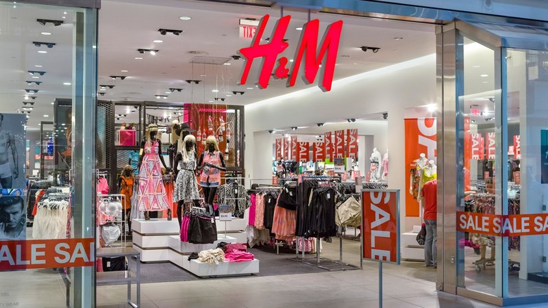 Мережа магазинів одягу H&M у США анонсувала послугу Pay Later.