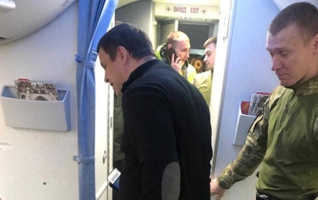 Экс-владельца Укрбуда Максима Микитася, подозреваемого в завладении имуществом Нацгвардии на более чем 81 миллион гривен, сняли рейса при попытке вылета из Украины 20 января.