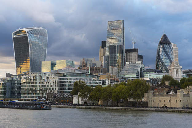 Лондон уступил Нью-Йорку статус ведущего мирового финансового центра в связи с неопределенностью вокруг выхода Великобритании из Евросоюза.
