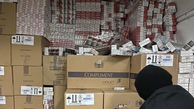 Таможенники пресекли перевозку крупной партии нелегальных сигарет на 500 тысяч евро.