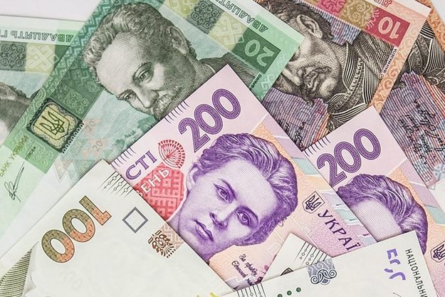 Обсяг готівки в обігу поза банківської системи України за січень скоротився на 3,7% — до 370 млрд грн.
