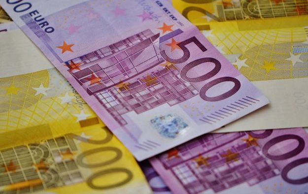 Хедж-фонди очікують подальшого ослаблення євро навіть після найгіршого за п'ять років початку року для єдиної європейської валюти.