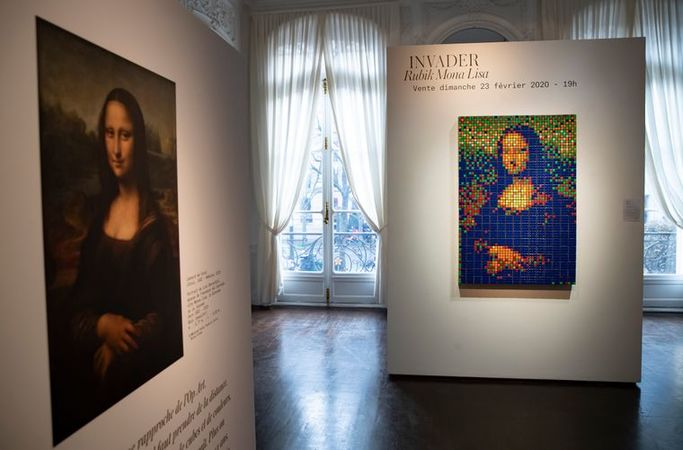 Репродукцию картины Леонардо да Винчи «Мона Лиза» из 330 кубиков Рубика продали на аукционе в Париже за 480 200 евро.
