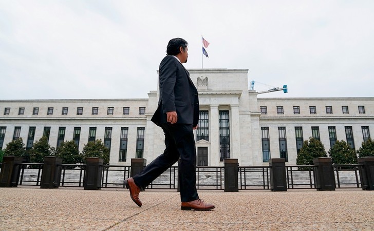 Федрезерв США впервые со всемирного кризиса в 2008 году провел экстренное заседание, где сообщил о решении снизить процентную ставку на 0,5 п.