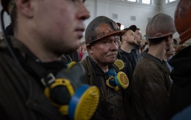 Правительство оценивает расходы государства на закрытие убыточных угольных шахт и выплату помощи безработным шахтерам в 14-15 миллиардов гривен.