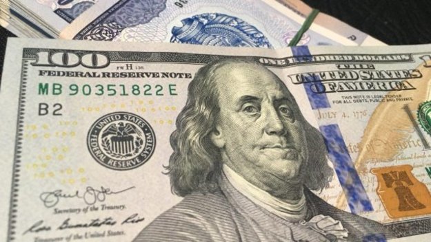 К закрытию межбанка американский доллар в покупке скинул 18 копеек, в продаже 17 копеек.