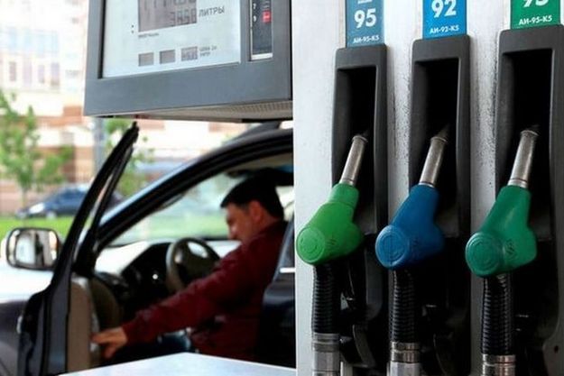 Ціни на бензини і дизельне паливо 11 березня почали знижуватися в деяких загальнонаціональних і регіональних мережах АЗС.