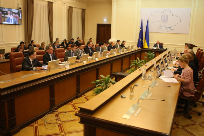 Все министры нового правительства Дениса Шмыгаля отказались от своих премий до конца 2020 года.