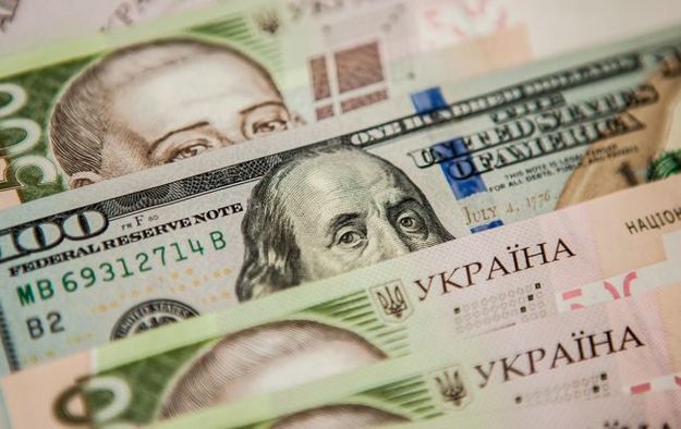 Другий день поспіль валютний український ринок лихоманить.