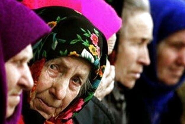 Президент Володимир Зеленський заявив, що громадяни, які отримують пенсію менше 5000 гривень, мають отримати доплату — 1000 гривень.