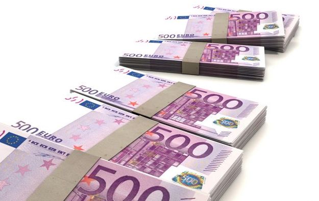 Нацбанк провел первый аукцион по обмену наличной валюты на безналичную с объявленным предельным объемом в 100 млн евро.