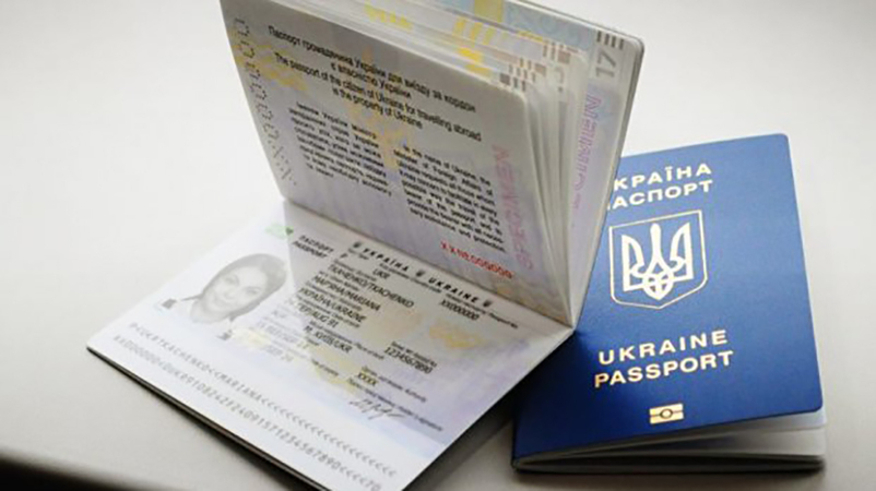 У період карантину через коронавірус Державна міграційна служба обмежила оформлення закордонних паспортів і скоротила кількість адмінпослуг.