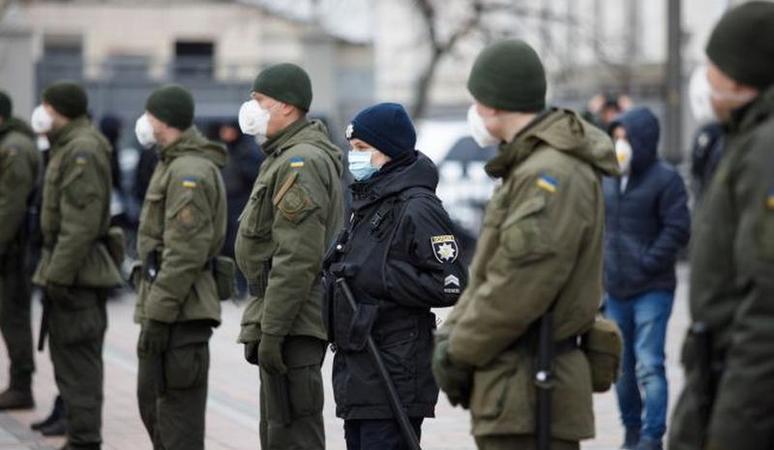 Сегодня, 25 марта, Кабмин ввел режим чрезвычайной ситуации на всей территории Украины на 30-дневный срок из-за распространения коронавируса.