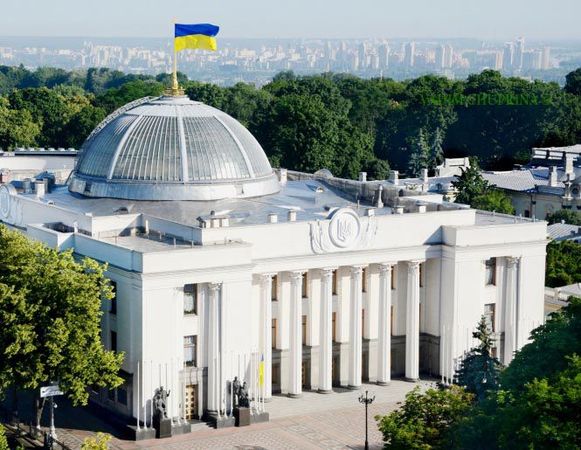 Представители всех депутатских фракций и групп Верховной Рады раскритиковали предложенные Кабмином изменения в госбюджет.