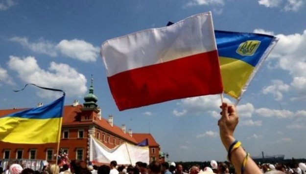 Верхняя Палата парламента Польши приняла программу под названием «Антикризисный щит», которая направлена на поддержание экономики страны на сумму 212 млрд злотых — свыше 45 млрд евро.