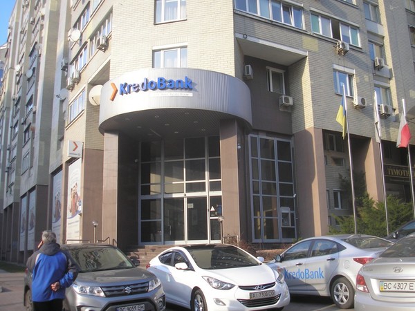 Наблюдательный совет АО «Кредобанк» уволил Гжегожа Шатковски с должности председателя правления банка по соглашению сторон с 31 марта.