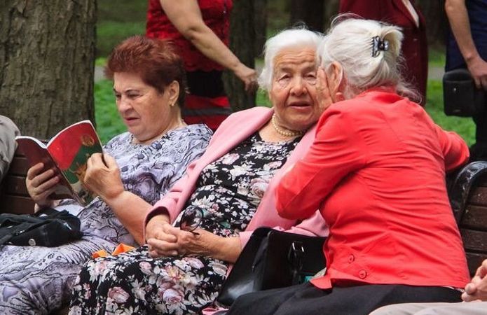 В Україні з 1 квітня пенсійний вік для жінок збільшили на 6 місяців – з 59 до 59,5 років.