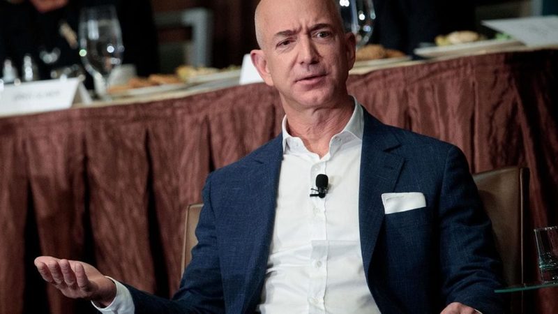 Состояние самого богатого в мире человека, основателя американской корпорации Amazon Джеффа Безоса, выросло за день более чем на $6 млрд в результате рекордного роста стоимости акций его компании.