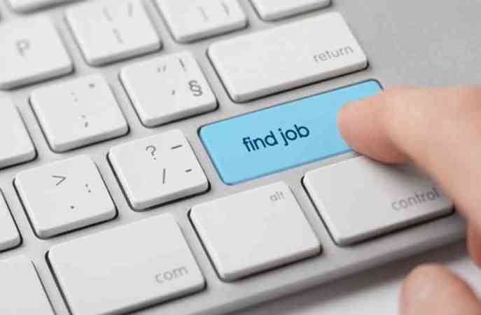 За даними НБУ, на ринку праці майже зникли нові вакансії.