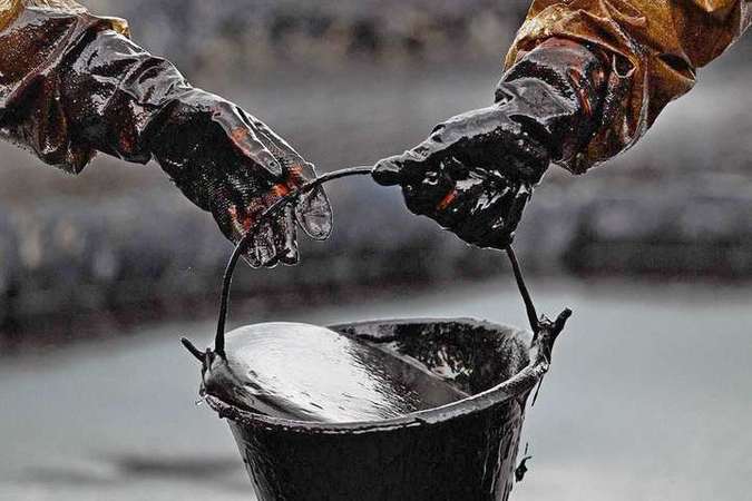 Російський бюджет тільки починає відчувати наслідки обвалу цін на нафту.