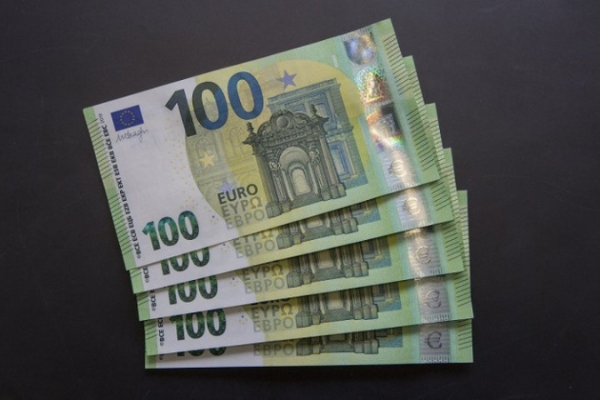 Станом на 10 квітня в обігу в єврозоні перебувало 1,33 трлн євро готівки.