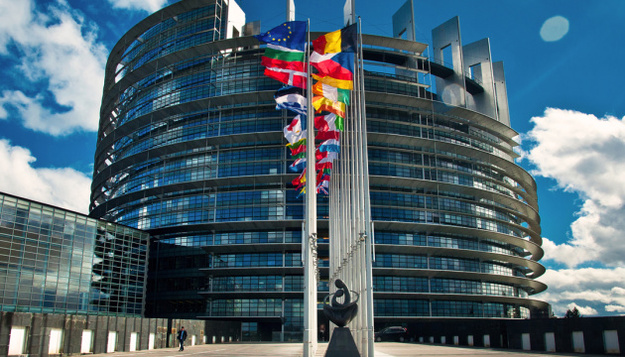 Європарламент проголосував за пакет заходів підтримки і відновлення економіки Євросоюзу після кризи, викликаної пандемією COVID-19.