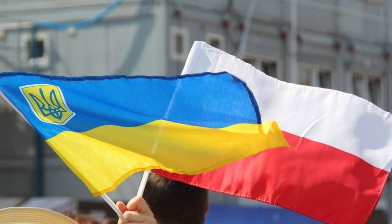 Польское правительство продлило легальное пребывание украинцам, которые находятся в стране по биометрическим паспортам, срок действия которых закончился с момента оглашения Польшей состояния эпидемии.