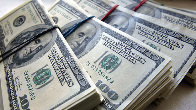 К закрытию межбанка американский доллар в покупке прибавил 2 копейки, в продаже — 1 копейку.