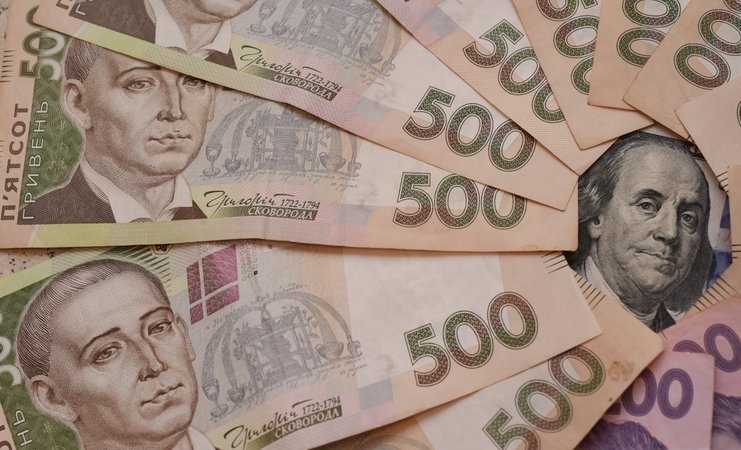 Национальный банк Украины  установил на 24 апреля 2020 официальный курс гривны на уровне  27,0137 грн/$.