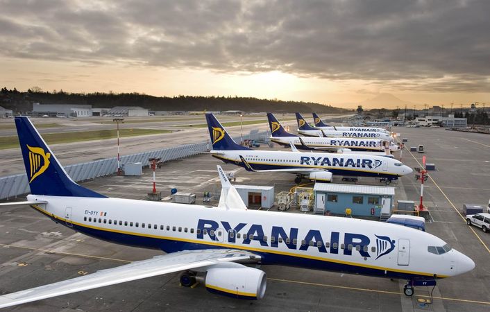 Ірландський лоукостер Ryanair продовжив обмежений графік польотів до 14 травня, тому майже 99% літаків авіакомпанії будуть залишатися незадіяними до середини травня.
