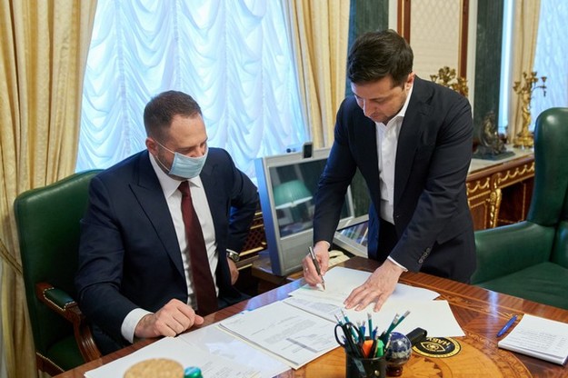 Президент Володимир Зеленський підписав закон про відкриття ринку сільськогосподарських земель, який Верховна Рада ухвалила 31 березня.