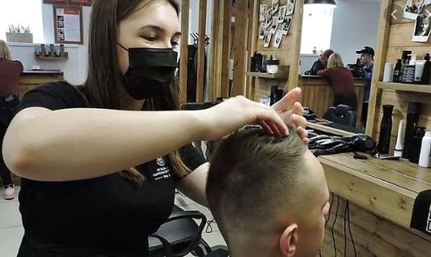 Министерство здравоохранения обнародовало правила работы парикмахерских и салонов красоты в период смягчения карантина.