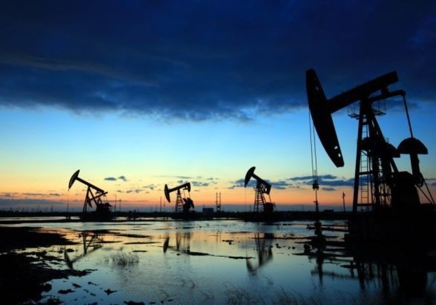 Ціни на еталонні марки нафти зростають шосту сесію підряд на тлі скорочення запасів нафти в США і обсягів виробництва основними виробниками.