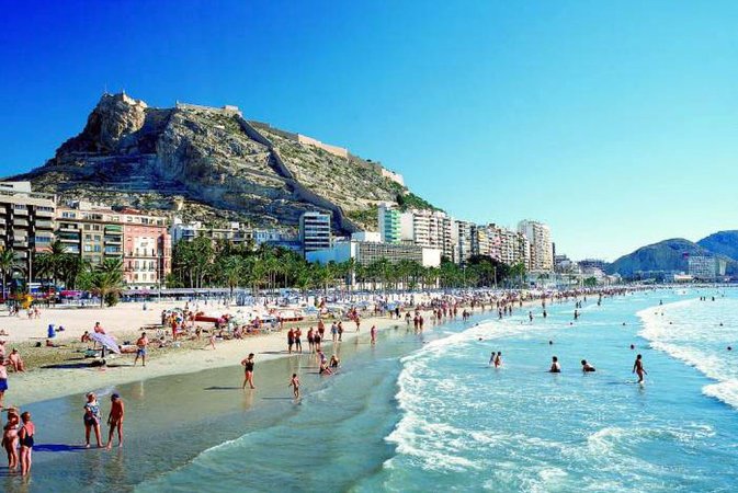 Влада Іспанії дозволить в'їзд в країну іноземним туристам з 1 липня 2020 року.