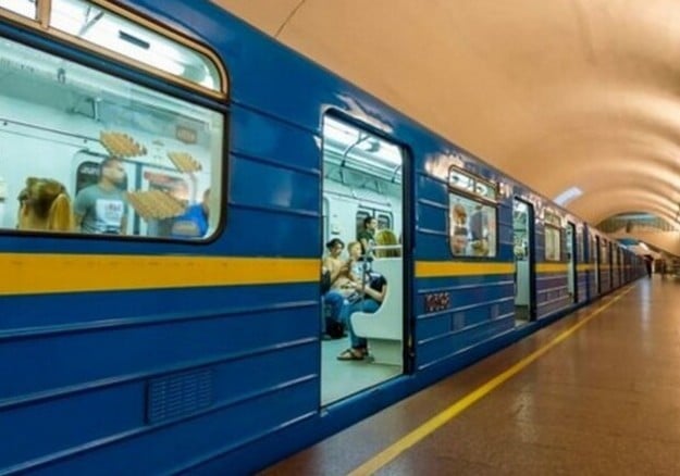 У Києві відновив роботу метрополітен.