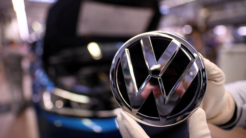 Федеральный верховный суд Германии вынес решение против немецкого автомобильного производителя Volkswagen в первом в истории страны деле, в котором владелец автомобиля жаловался на махинации компании с данными по выбросам.