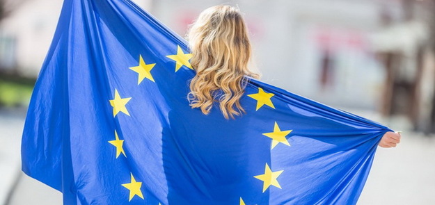 Европейская комиссия подготовила беспрецедентный пакет помощи в размере 750 миллиардов евро, чтобы преодолеть самый глубокий экономический спад в истории ЕС.