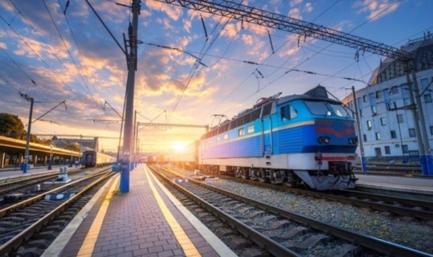 Укрзалізниця з 1 червня буде продавати квитки за 90 днів до дати відправлення потяга, а не за 45 або 60 днів, як це було раніше, повідомив міністр інфраструктури Владислав Криклій.