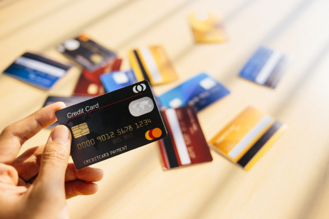 Часто під час видачі зарплатної чи пенсійної картки банк автоматично випускає ще й кредитку.