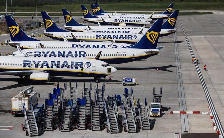 Ryanair рассмотрит все заявки на возврат средств за билеты на отмененные в связи с COVID-19 рейсы в течение трех-шести месяцев.