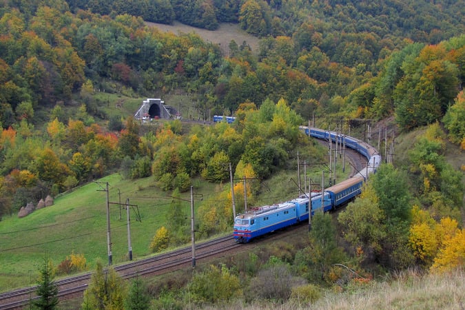 Укрзализныця открыла продажу билетов на 6 поездов в западном направлении, они начнут курсировать с 4 июня.