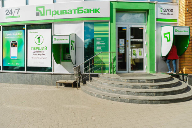 Приватбанк автоматически снизил ставки по действующим программам финансирования малого бизнеса для 60 тысяч украинских компаний и предпринимателей.