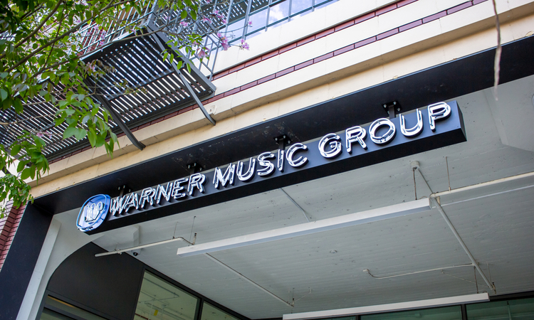 Третя за величиною звукозаписна компанія в світі Warner Music Group залучила в ході IPO $1,93 млрд.